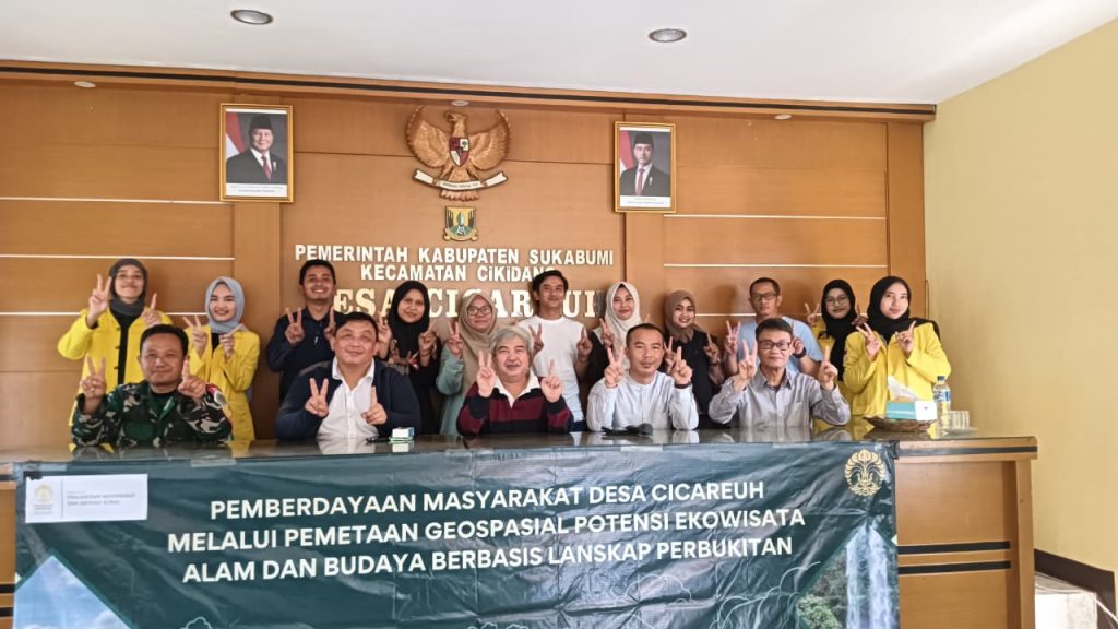 Kolaborasi FMIPA UI dan Masyarakat Desa Cicareuh dalam Pengembangan Ekowisata Alam dan Budaya